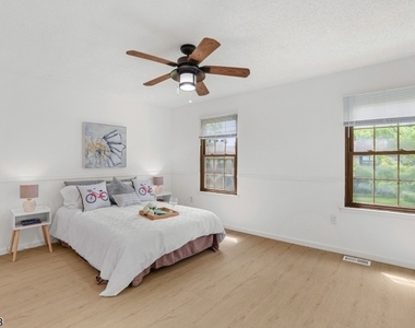 309 English Place - Photo Thumbnail 13