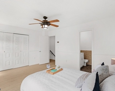 309 English Place - Photo Thumbnail 15