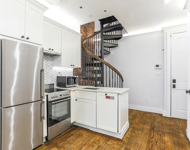 43 Columbia Place - Photo Thumbnail 2