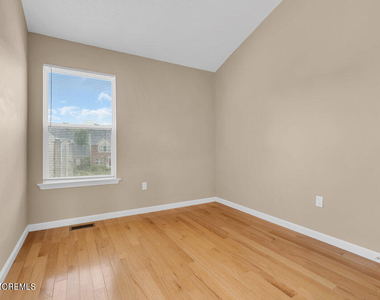 87 Richmond Court S - Photo Thumbnail 12