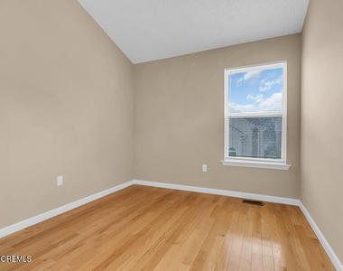 87 Richmond Court S - Photo Thumbnail 13