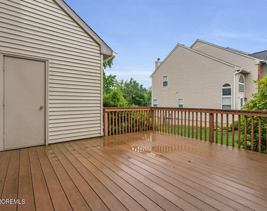 87 Richmond Court S - Photo Thumbnail 27