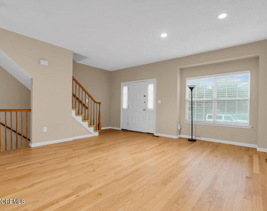 87 Richmond Court S - Photo Thumbnail 4
