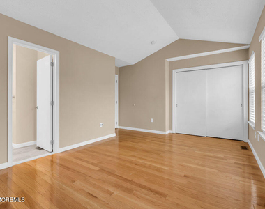 87 Richmond Court S - Photo Thumbnail 10