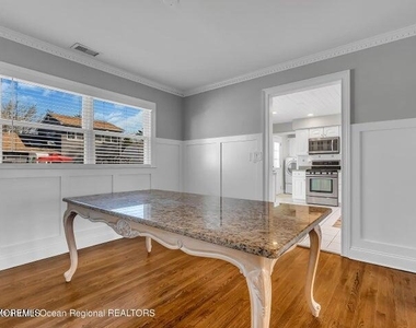 19 Bradley Avenue - Photo Thumbnail 4
