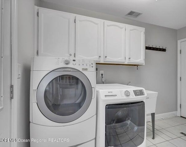 19 Bradley Avenue - Photo Thumbnail 10