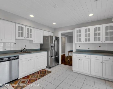 19 Bradley Avenue - Photo Thumbnail 8
