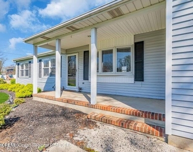 19 Bradley Avenue - Photo Thumbnail 20