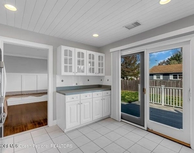 19 Bradley Avenue - Photo Thumbnail 9