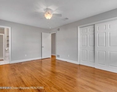 19 Bradley Avenue - Photo Thumbnail 13