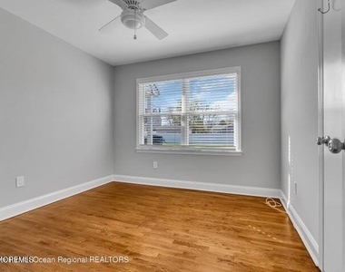 19 Bradley Avenue - Photo Thumbnail 17
