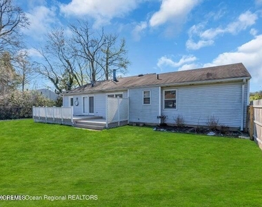 19 Bradley Avenue - Photo Thumbnail 24