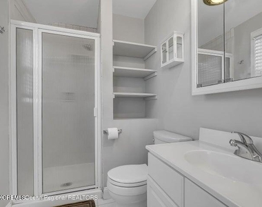 19 Bradley Avenue - Photo Thumbnail 14
