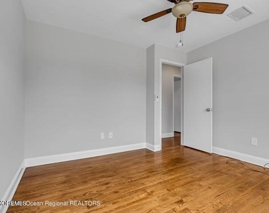 19 Bradley Avenue - Photo Thumbnail 16