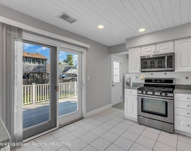 19 Bradley Avenue - Photo Thumbnail 6