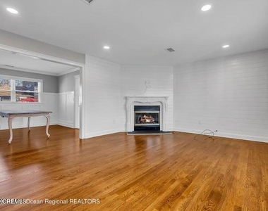 19 Bradley Avenue - Photo Thumbnail 1