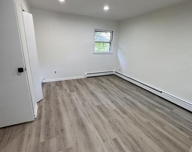 813 Roseld Avenue - Photo Thumbnail 7