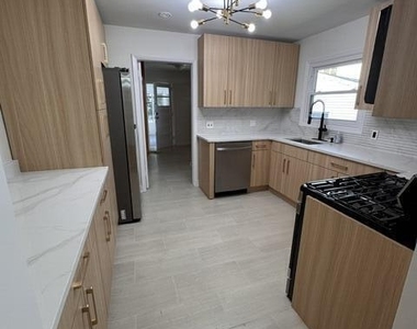 813 Roseld Avenue - Photo Thumbnail 5