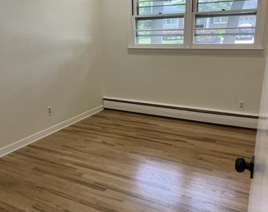 813 Roseld Avenue - Photo Thumbnail 6
