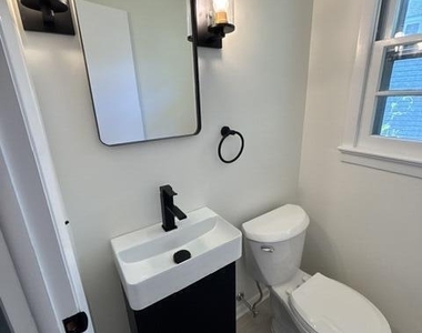813 Roseld Avenue - Photo Thumbnail 9