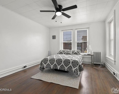 414-416 Main Street - Photo Thumbnail 8