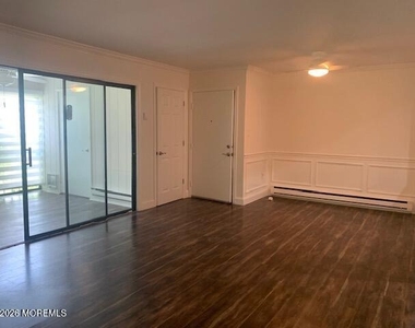 130 Amberly Drive - Photo Thumbnail 6
