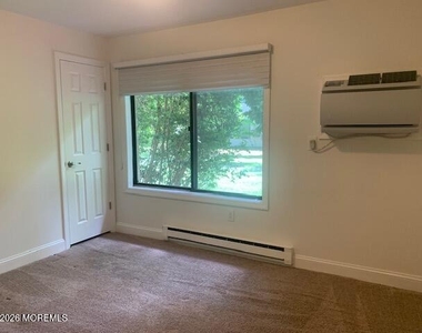 130 Amberly Drive - Photo Thumbnail 7