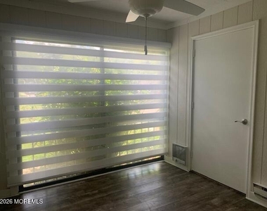 130 Amberly Drive - Photo Thumbnail 12