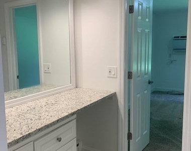 130 Amberly Drive - Photo Thumbnail 9