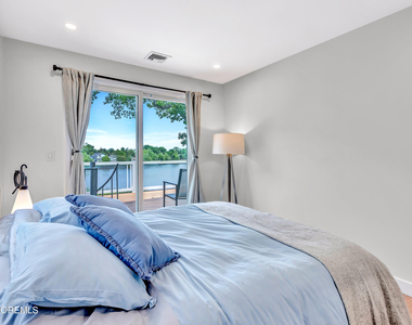 637 Beacon Boulevard - Photo Thumbnail 22