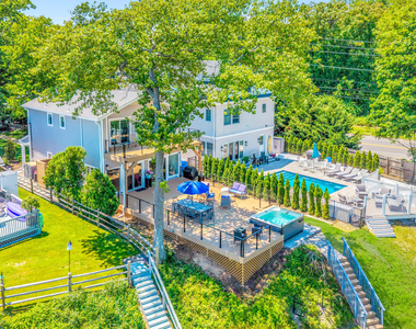 637 Beacon Boulevard - Photo Thumbnail 1