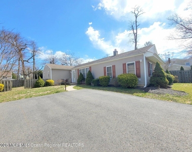 1 Half Robin Drive - Photo Thumbnail 23