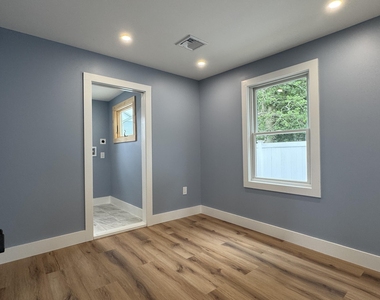 919 Ellison Avenue - Photo Thumbnail 4