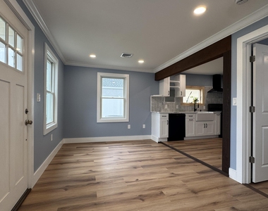 919 Ellison Avenue - Photo Thumbnail 2