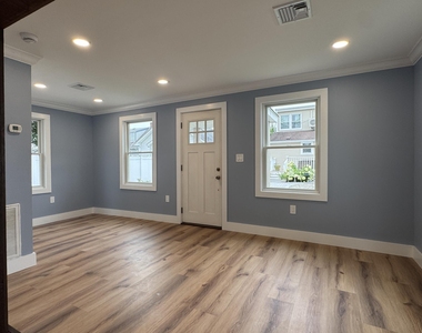 919 Ellison Avenue - Photo Thumbnail 8