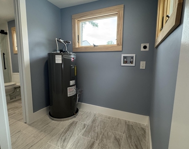 919 Ellison Avenue - Photo Thumbnail 7