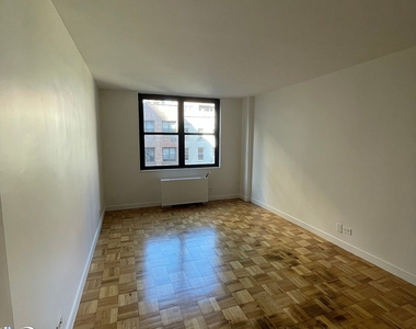 East 49 Street - Photo Thumbnail 2