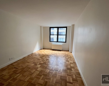 East 49 Street - Photo Thumbnail 2