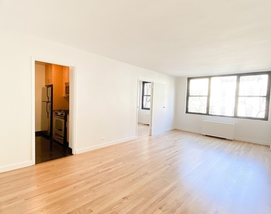East 49 Street - Photo Thumbnail 1