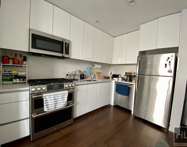 West 36th Street - Photo Thumbnail 2
