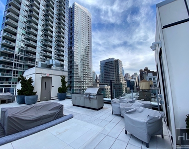 West 36th Street - Photo Thumbnail 5