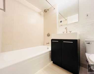 East 63 Street - Photo Thumbnail 7