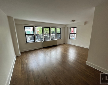 East 63 Street - Photo Thumbnail 3