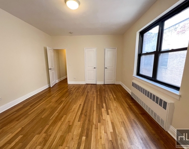 East 67 Street - Photo Thumbnail 5