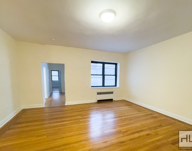 East 67 Street - Photo Thumbnail 4