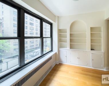 East 56 Street - Photo Thumbnail 2