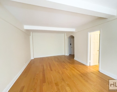East 56 Street - Photo Thumbnail 3