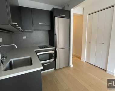 East 39th Street - Photo Thumbnail 2