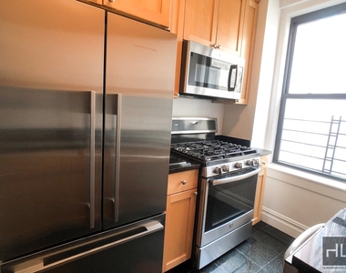 East 80th Street - Photo Thumbnail 2