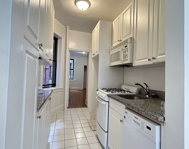 2 Avenue - Photo Thumbnail 2